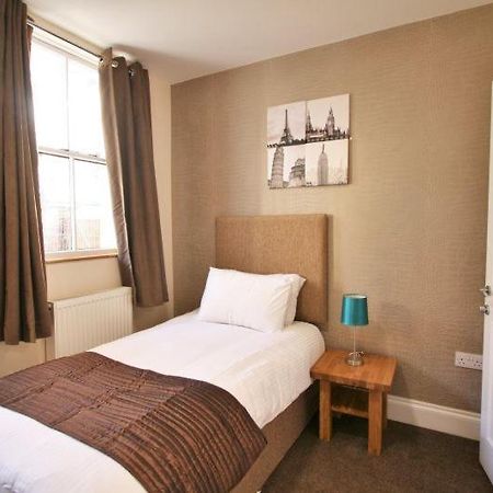 צ'לטנהם Central Studios Gloucester Place By Roomsbooked מראה חיצוני תמונה