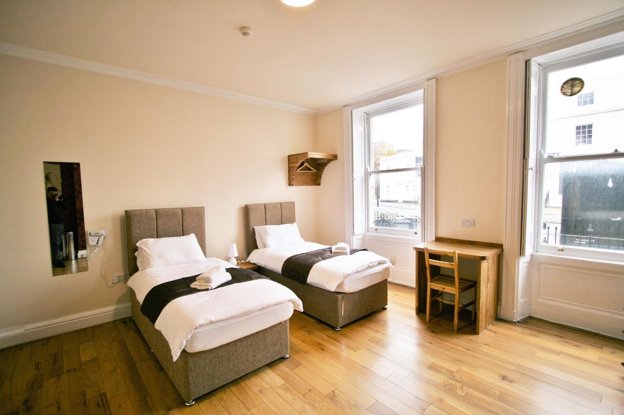 צ'לטנהם Central Studios Gloucester Place By Roomsbooked מראה חיצוני תמונה